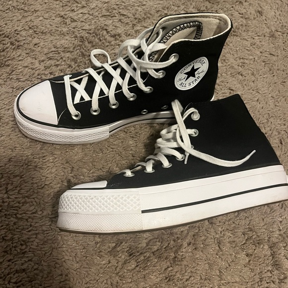 Black converse - Picture 2 of 2